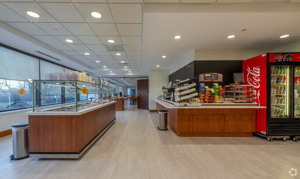 More Photos Of 101 Edgewater Dr, Wakefield Unknown For Lease