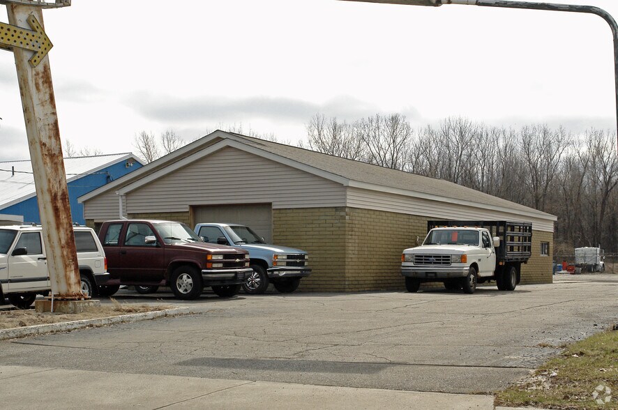 Primary Photo Of 1740 Colorado Ave, Lorain Service For Sale