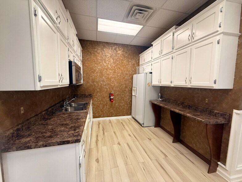 More Photos Of 7161 Lee Hwy, Chattanooga Medical For Sale