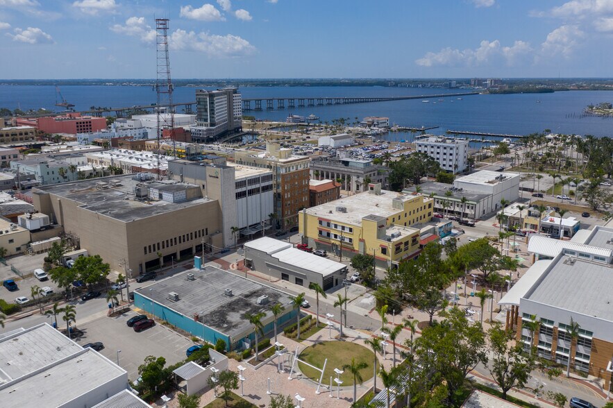 More Photos Of 1529-1531 Lee St, Fort Myers Bar For Sale