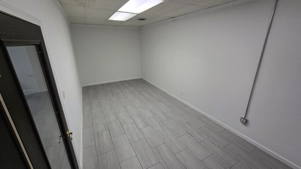 More Photos Of 748 NE Lawrence St, Marietta Office For Sale