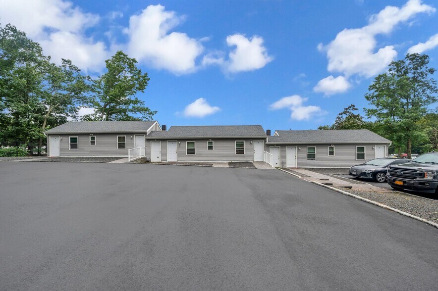 More Photos Of 440 Middle Country Rd, Middle Island Apartments For Sale