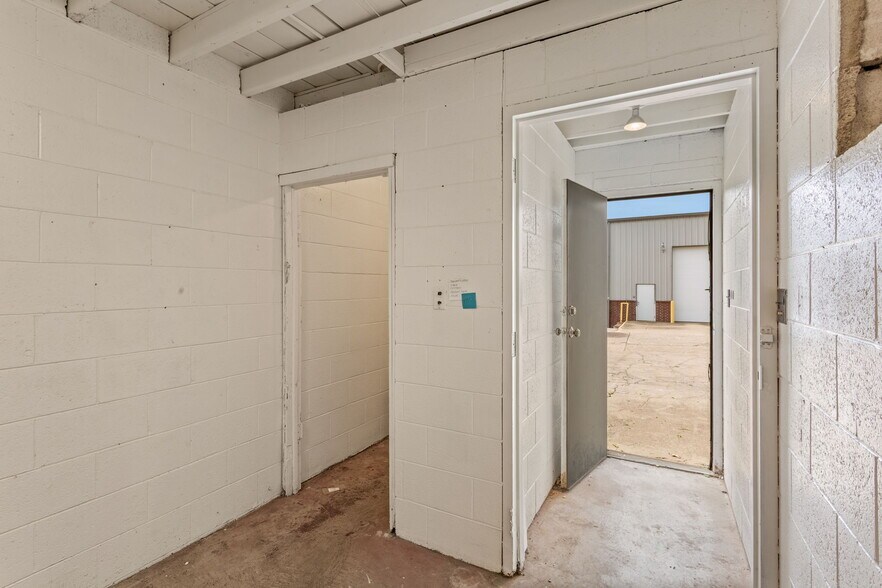 More Photos Of 1128 S Elgin Ave, Tulsa Warehouse For Lease
