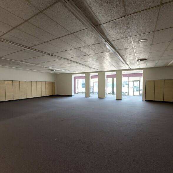 More Photos Of 206-208 E Grand Ave, Ponca City Storefront For Sale