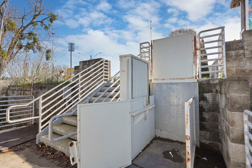 More Photos Of 14144 Market St, Walnut Grove Storefront For Sale