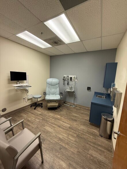 More Photos Of 1024 W Rosedale St, Fort Worth Unknown For Lease