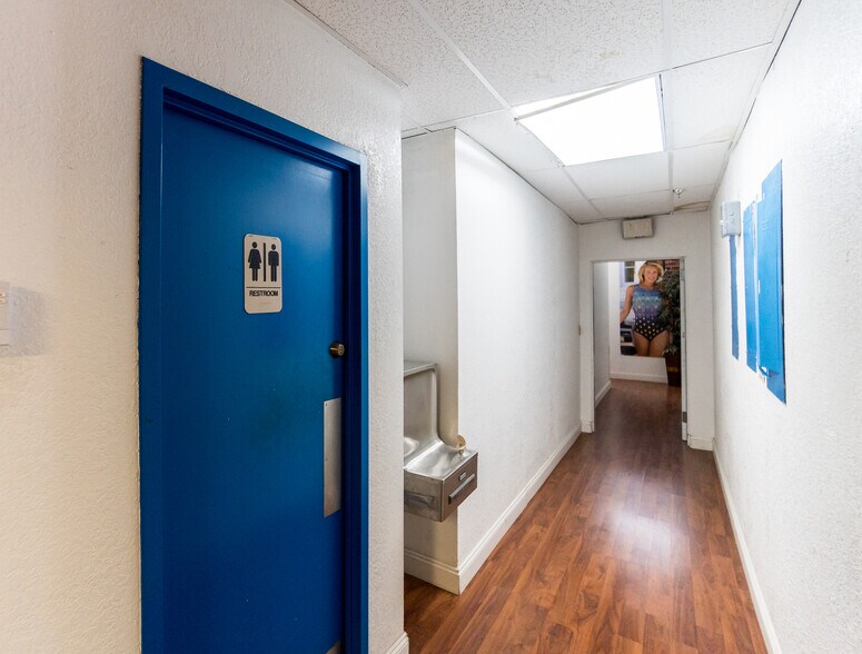 More Photos Of 3149 W Hallandale Beach Blvd, Hallandale Warehouse For Lease