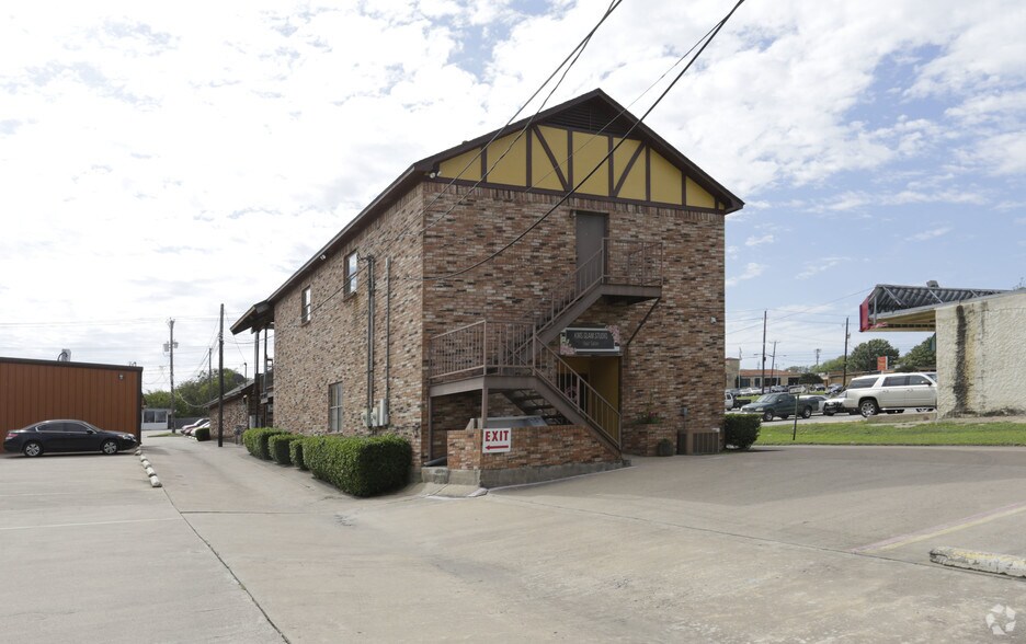 More Photos Of 229 E Belt Line Rd, DeSoto Freestanding For Lease