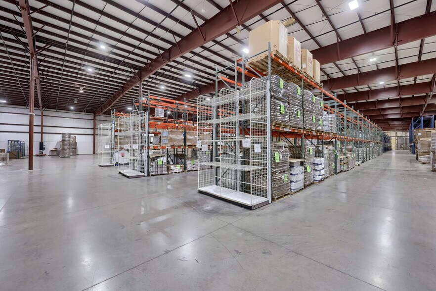 More Photos Of 300 Commerce Dr, New Holland Distribution For Lease