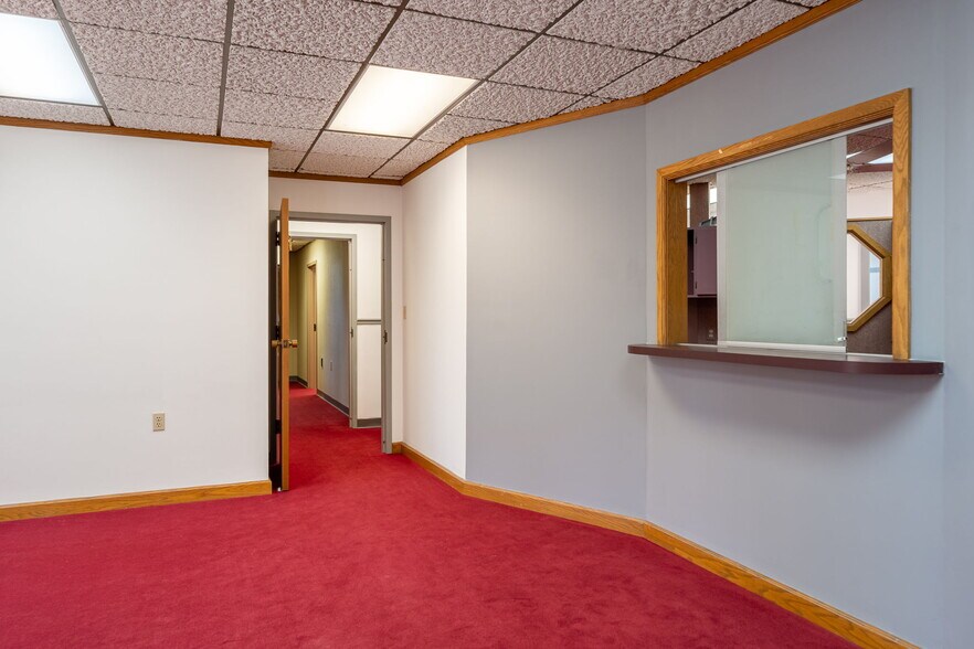 More Photos Of 1080 Caroline Dr, Washington Office For Sale