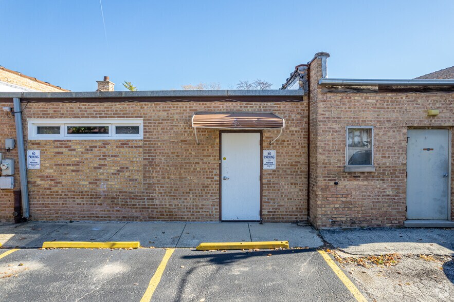 More Photos Of 1126-30 N Maple Ave, La Grange Park Office For Sale