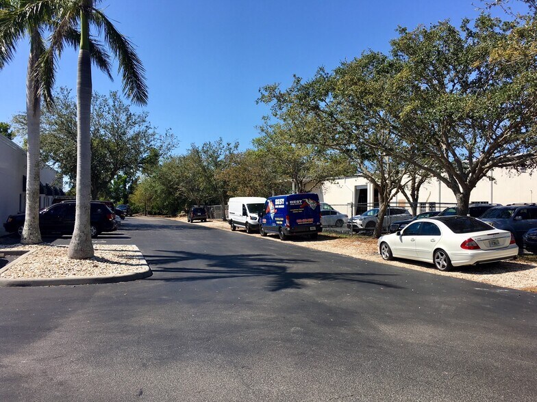 More Photos Of 1455 Rail Head Blvd, Naples Warehouse For Lease