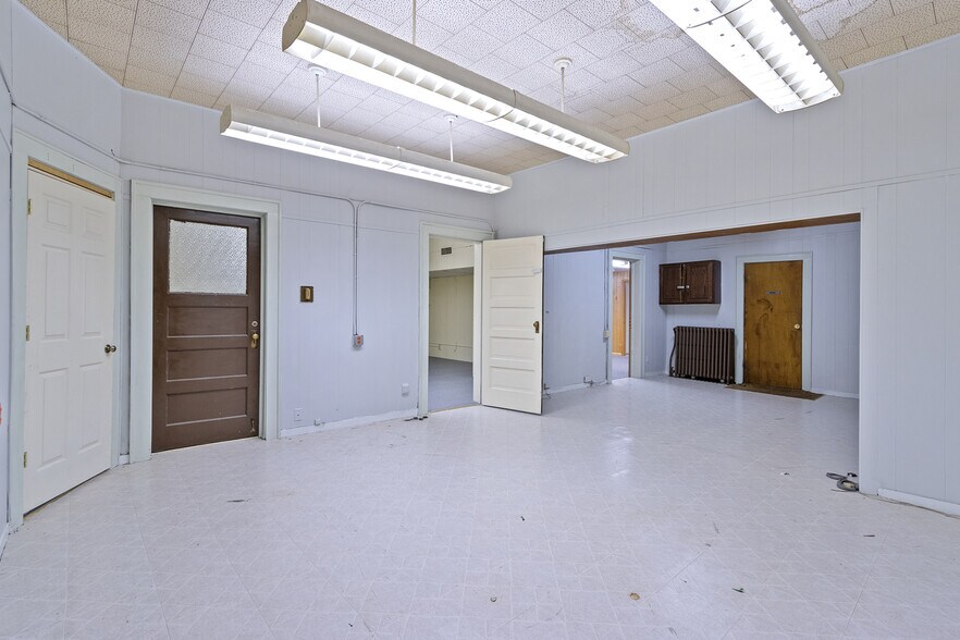 More Photos Of 307-309 Dewitt St, Portage Restaurant For Sale