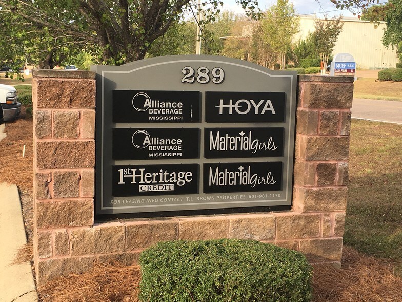 More Photos Of 289 Commerce Park Dr, Ridgeland Office For Lease