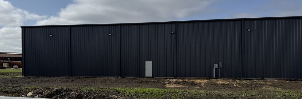 More Photos Of 8850 Industrial Pky, Beaumont Industrial For Lease