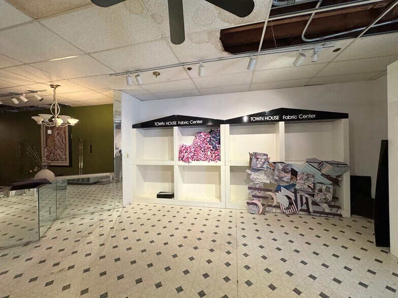 More Photos Of 3449-3453 W Peterson Ave, Chicago Storefront For Sale