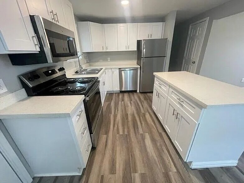 More Photos Of 1300 N Live Oak St, Rockport Multifamily For Sale