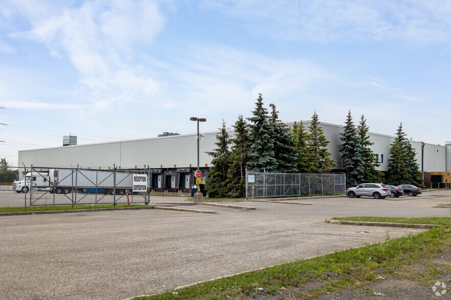 More Photos Of 11625 Av 55e, Montréal Warehouse For Lease