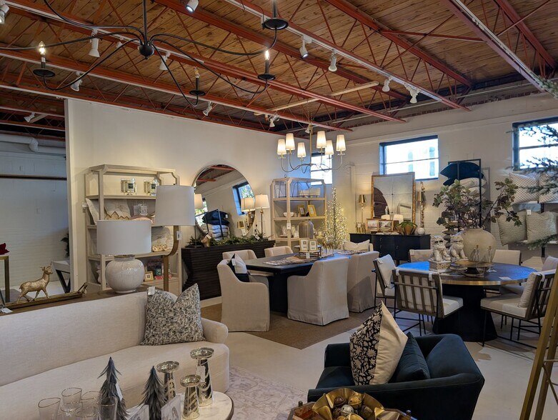 More Photos Of 30 N Main St, Alpharetta Storefront For Lease