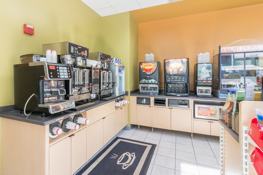 More Photos Of 337 W Irving Park Rd, Wood Dale Service Station For Sale