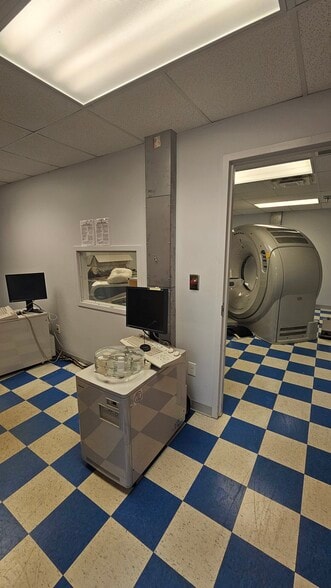 More Photos Of 6460 Atlanta Hwy, Alpharetta Veterinarian Kennel For Sale