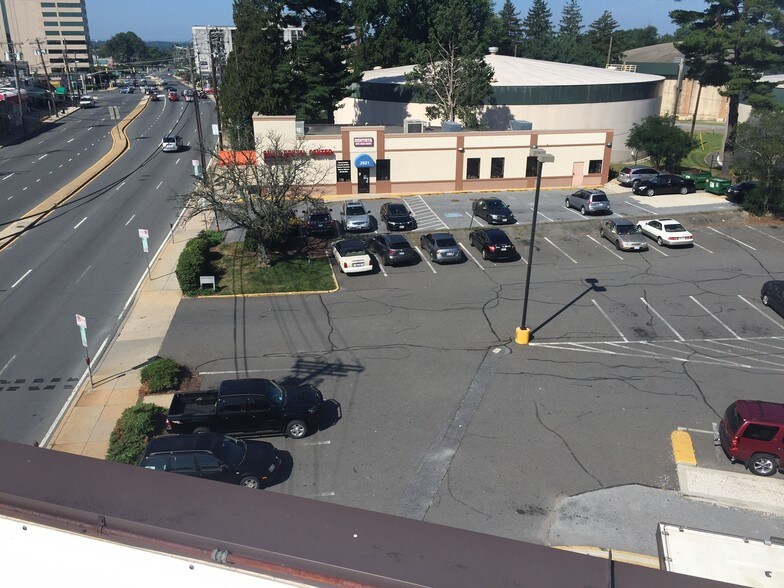 More Photos Of 2601 W University Blvd, Wheaton Office For Lease