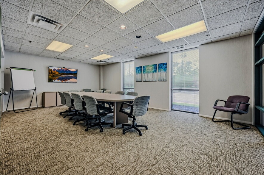 More Photos Of 53 Mccullough Dr, New Castle Warehouse For Lease