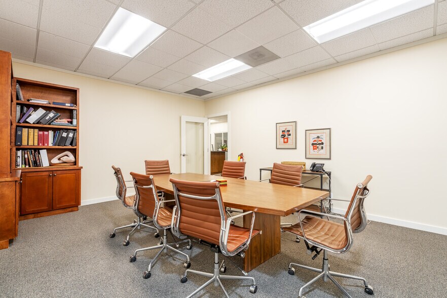 More Photos Of 125 Lincoln Ave, Santa Fe Office For Lease
