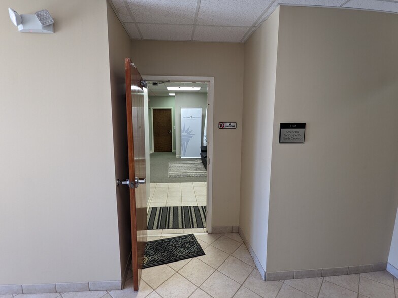 More Photos Of 249 Williamson Rd, Mooresville Medical For Lease