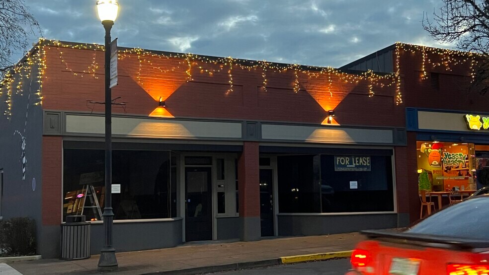 More Photos Of 155 Main St W, Monmouth Storefront For Lease