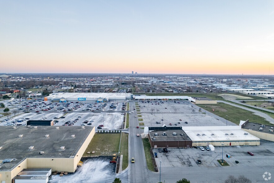 More Photos Of 5315-5329 Coldwater Rd, Fort Wayne Unknown For Lease