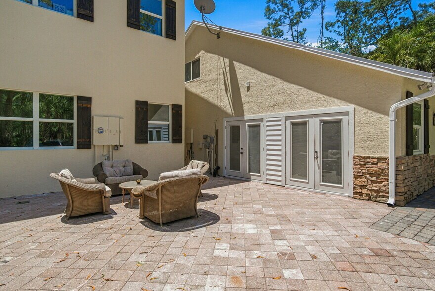 More Photos Of 4120 3rd Ave NW, Naples Apartments For Sale