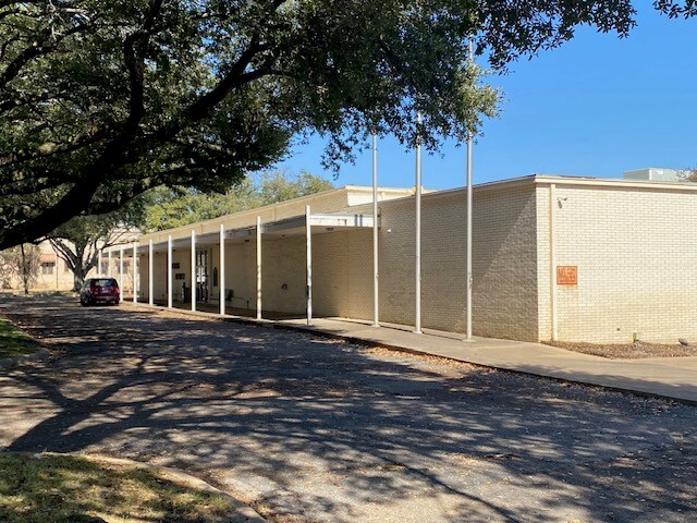 More Photos Of 201 S Prairieville St, Athens Office For Sale