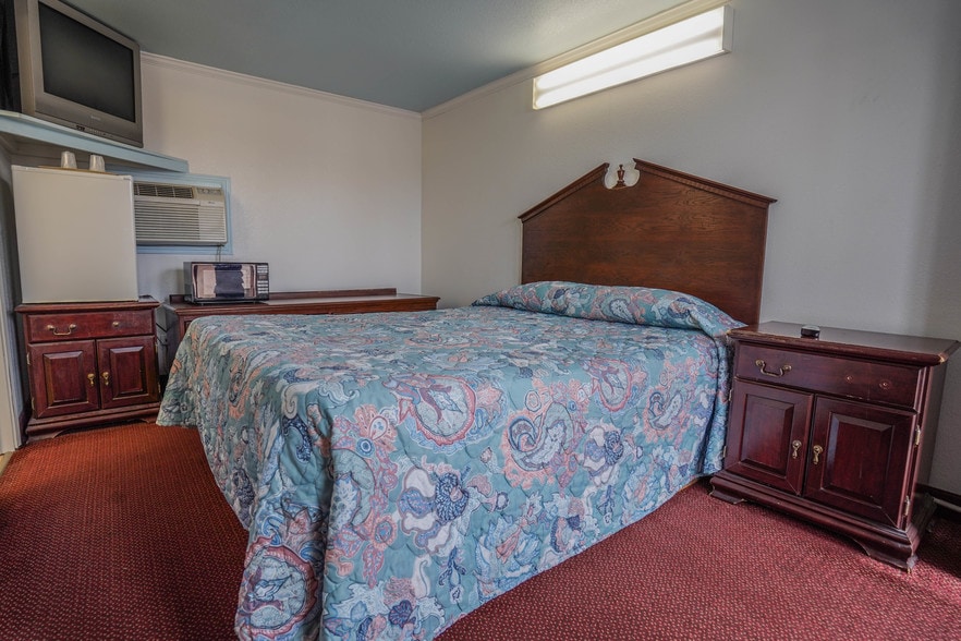 More Photos Of 1408 E Wise St, Bowie Hotel For Sale