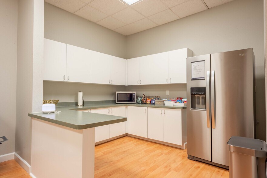 More Photos Of 2298 W Horizon Ridge Pky, Henderson Office For Lease