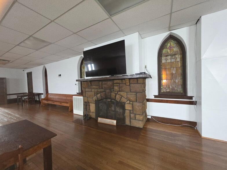 More Photos Of 103 W 4th St, Ellsworth Religious Facility For Sale