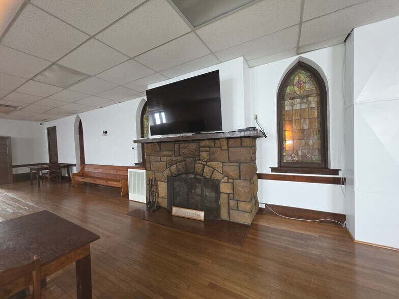 More Photos Of 103 W 4th St, Ellsworth Religious Facility For Sale