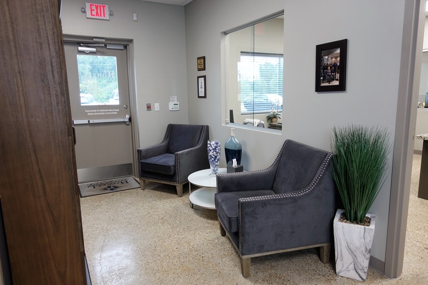 More Photos Of 1430 N Harvey Mitchell Pkwy, Bryan Office For Lease