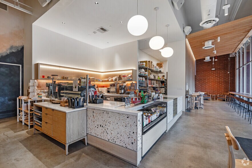 More Photos Of 6725 W Sunset Blvd, Los Angeles Office For Lease