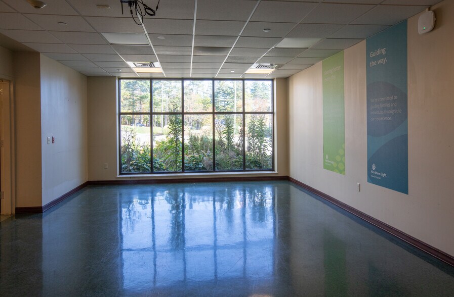 More Photos Of 200 Kennedy Memorial Dr, Waterville Flex For Lease