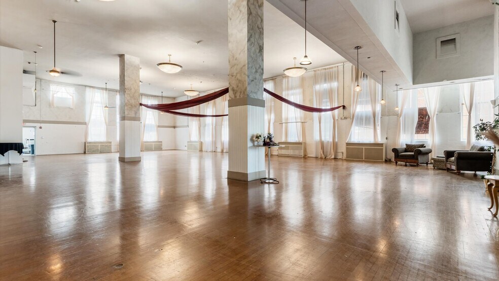 More Photos Of 85 E Main St, Newark Freestanding For Sale