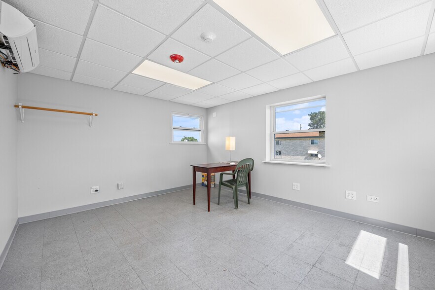 More Photos Of 4520 Rumsey Ave, Oak Lawn Industrial For Sale