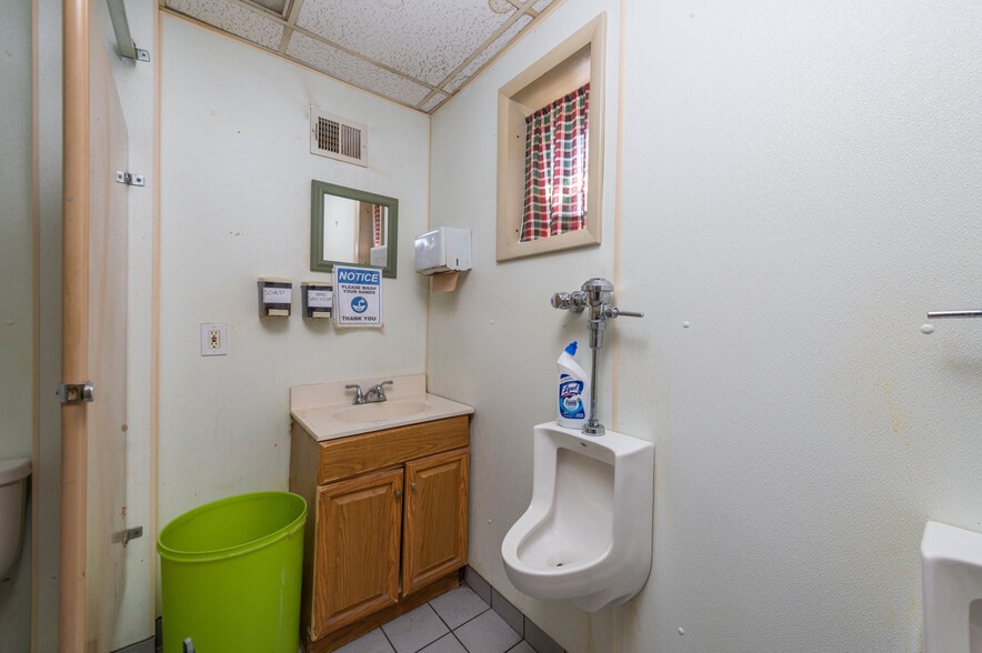 More Photos Of 5203 Turney Rd, Garfield Heights Bar For Sale