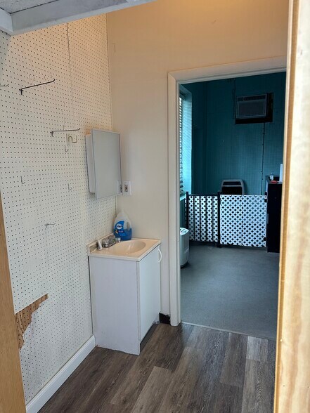 More Photos Of 574 W Main St, Plymouth Office Residential For Lease