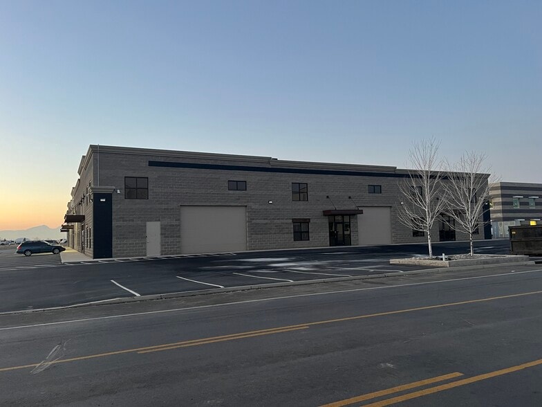 More Photos Of 373-374 E 1750 N, Vineyard Warehouse For Lease
