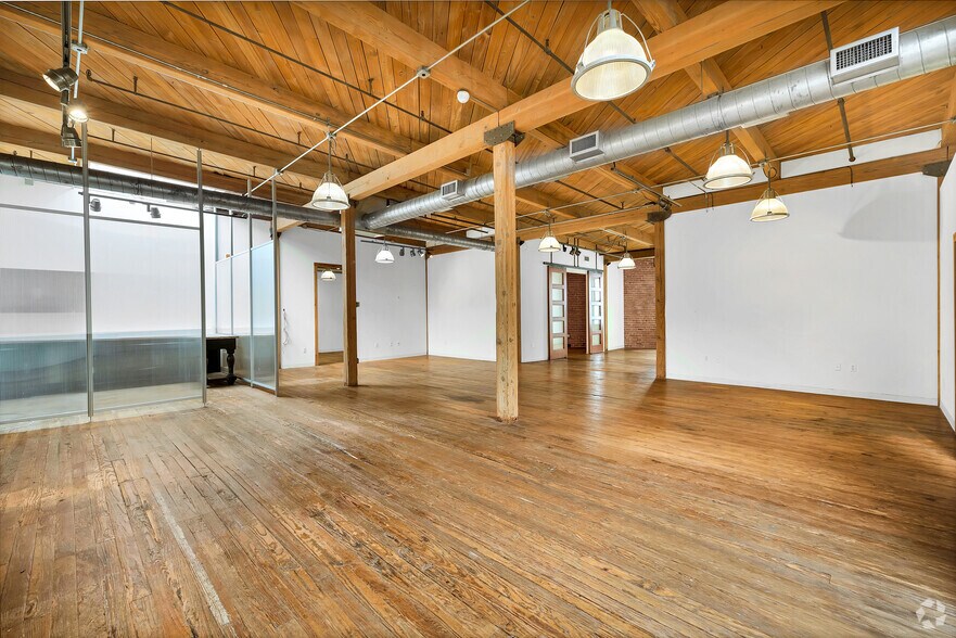 More Photos Of 1113 Vine St, Houston Loft Creative Space For Lease