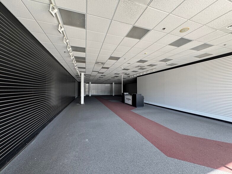 More Photos Of 225-255 Mohawk Trl, Greenfield Freestanding For Lease