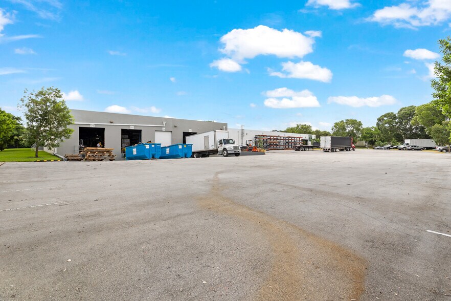 More Photos Of 2775 NW 63rd Ct, Fort Lauderdale Distribution For Lease