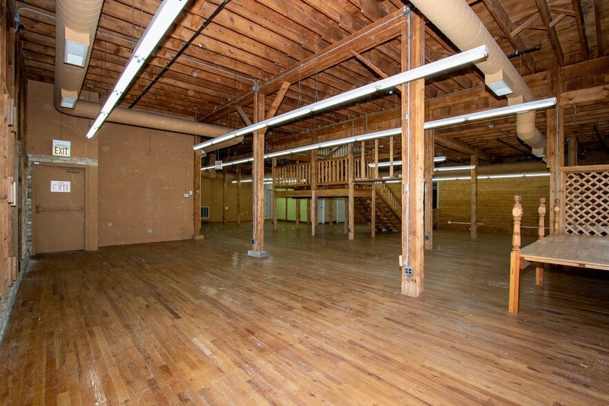 More Photos Of 414 Ridge Rd, Wilmette General Retail For Lease