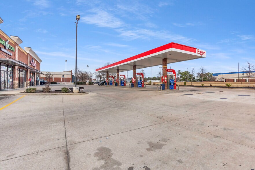 More Photos Of 7641 Hacks Cross Rd, Olive Branch Service Station For Sale